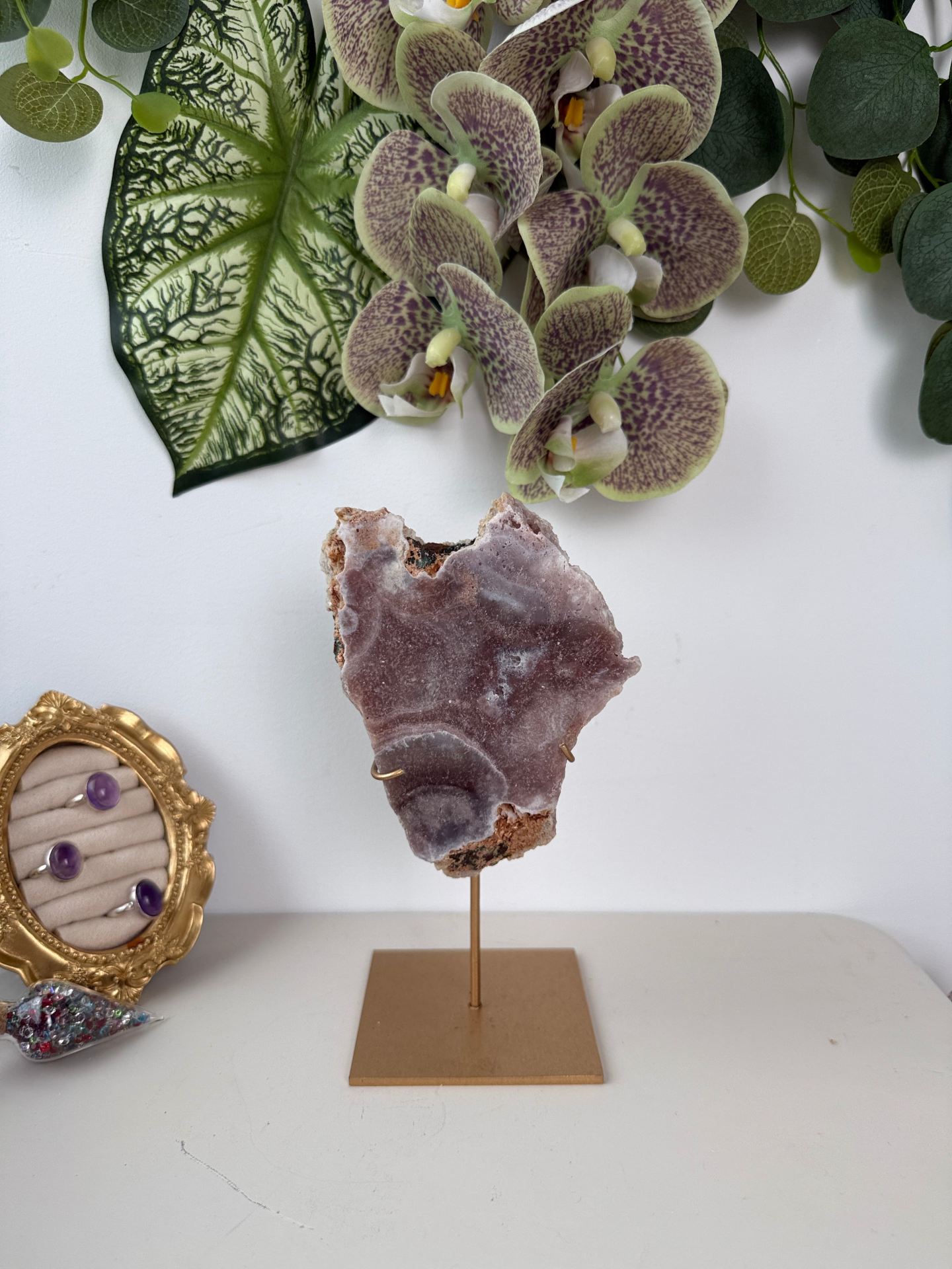 Roze amethist op standaard